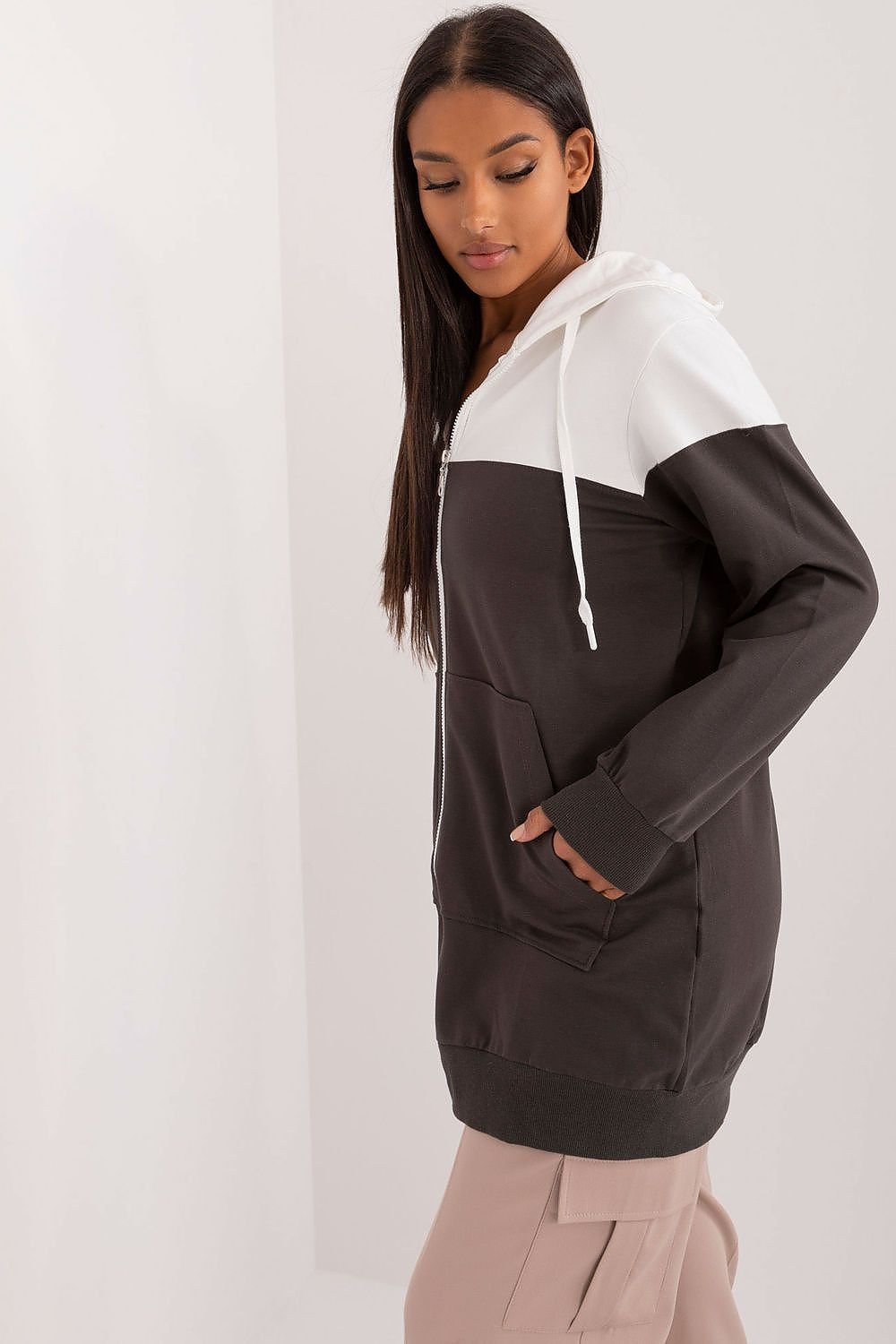 Sweatshirt model 197077