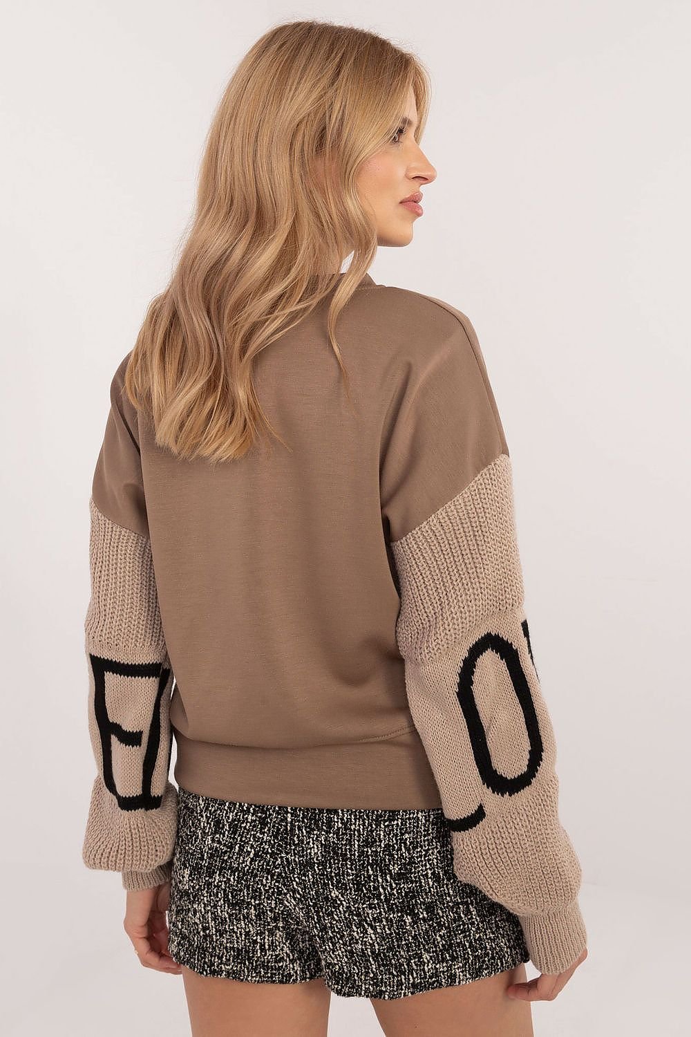 Sweatshirt model 202900