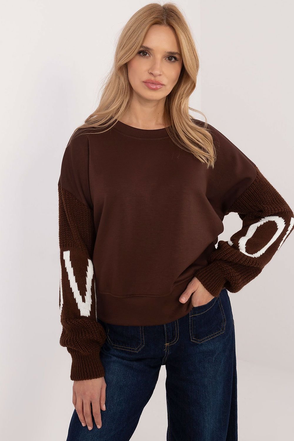 Sweatshirt model 202900