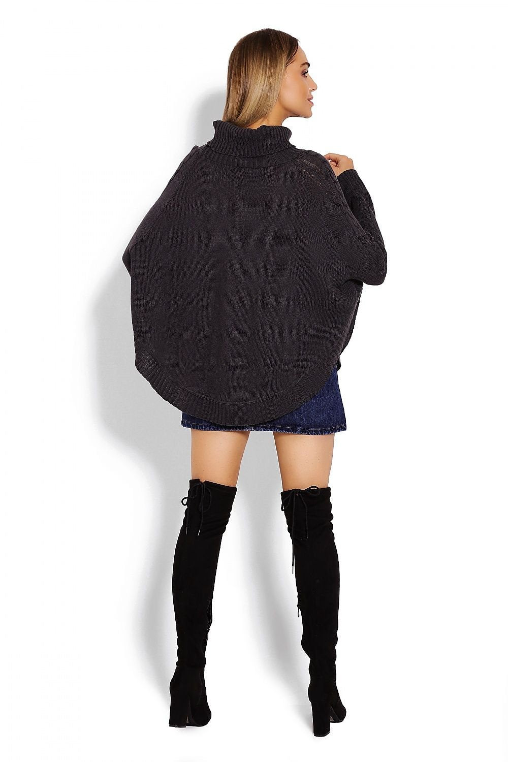 Poncho model 122920
