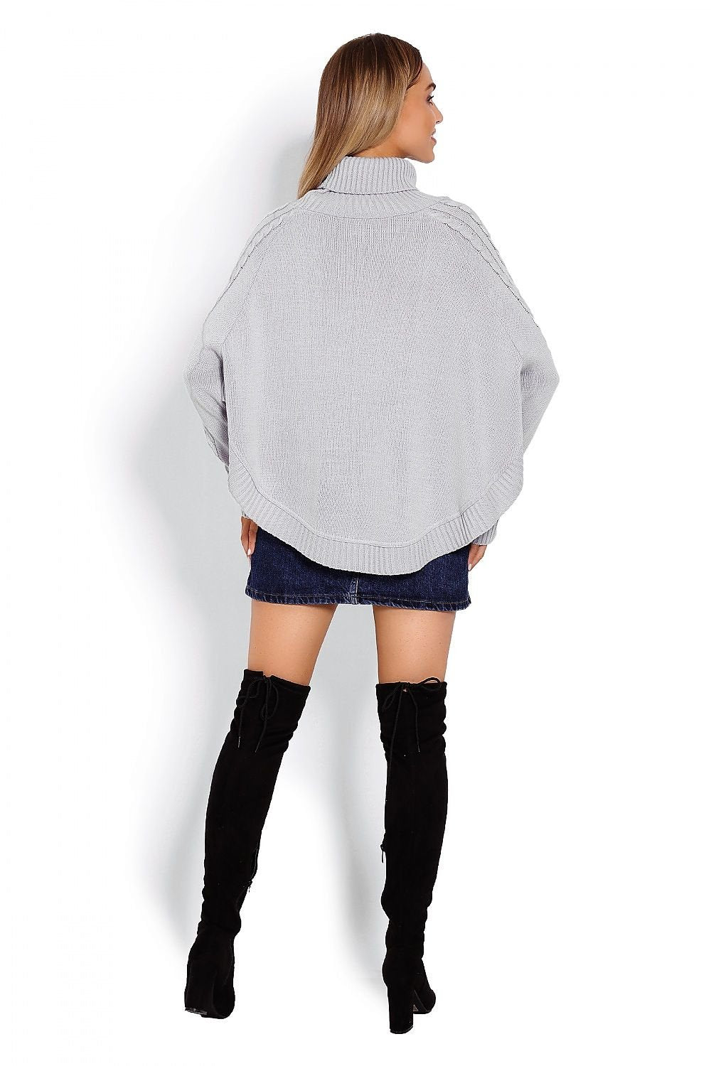 Poncho model 122920