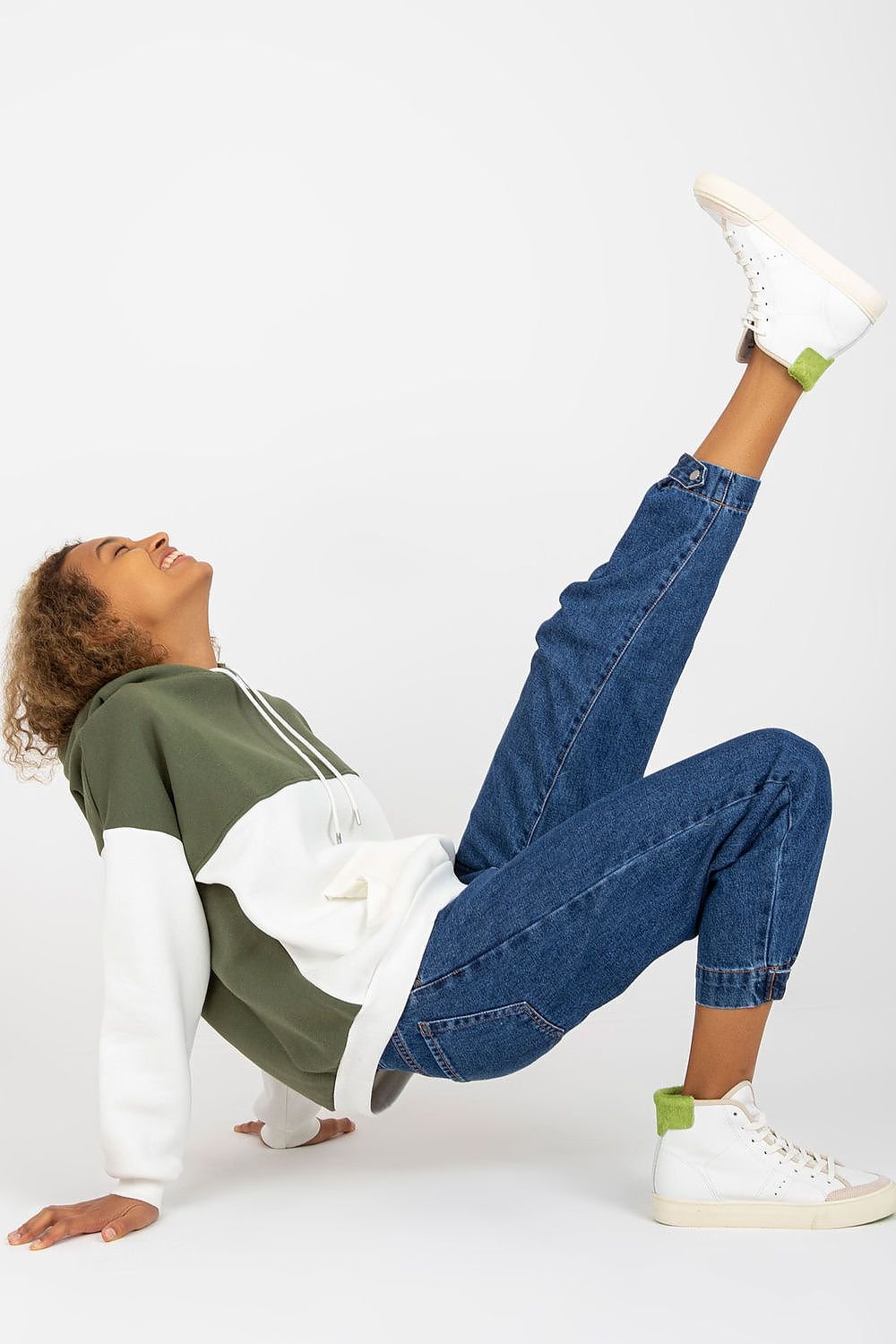 Sweatshirt model 172512
