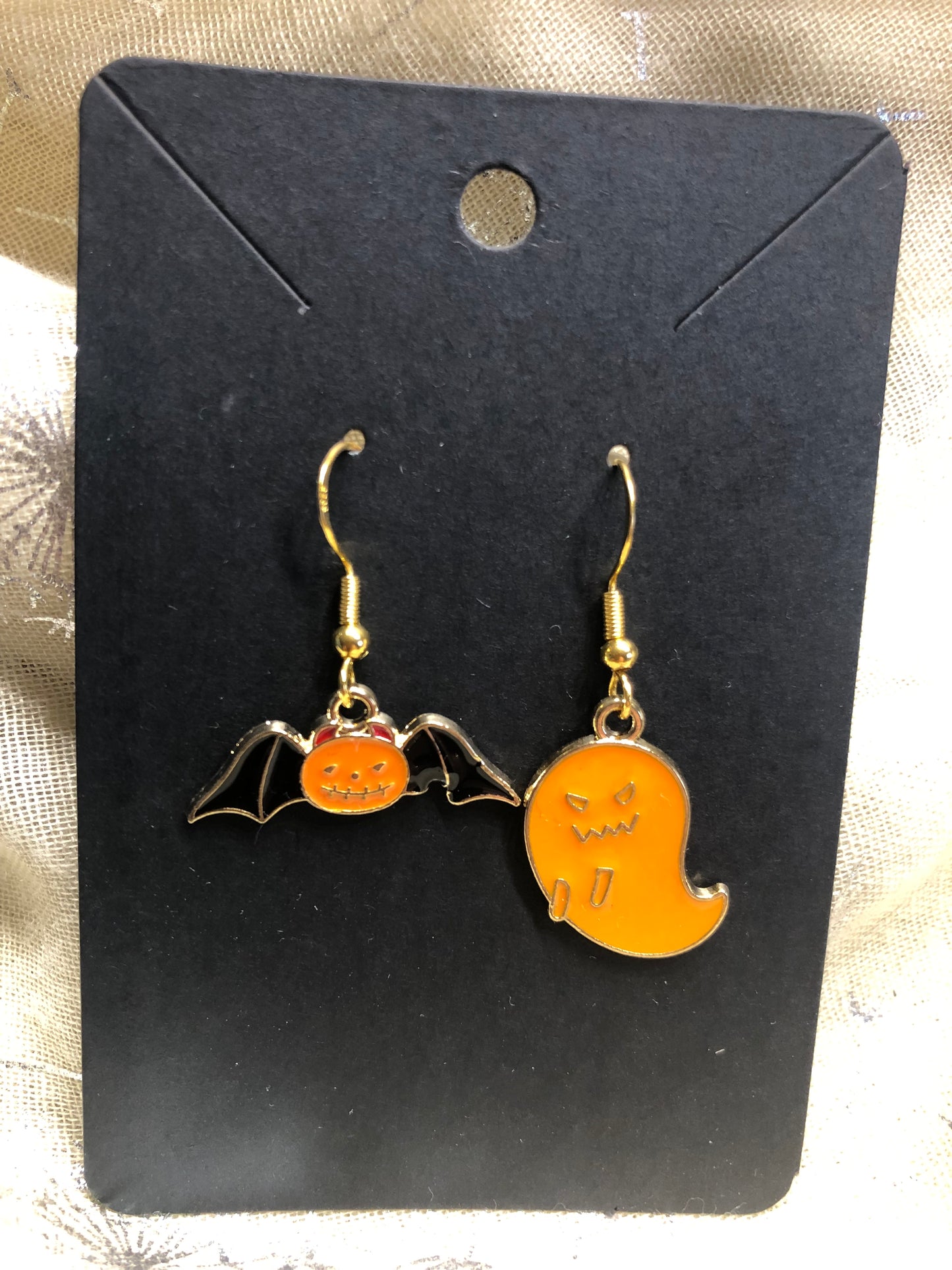 Boucles d’oreilles monstrueuses