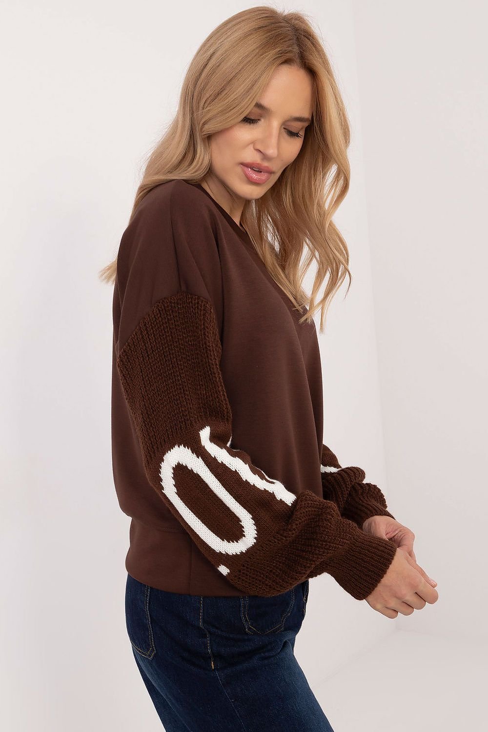 Sweatshirt model 202900