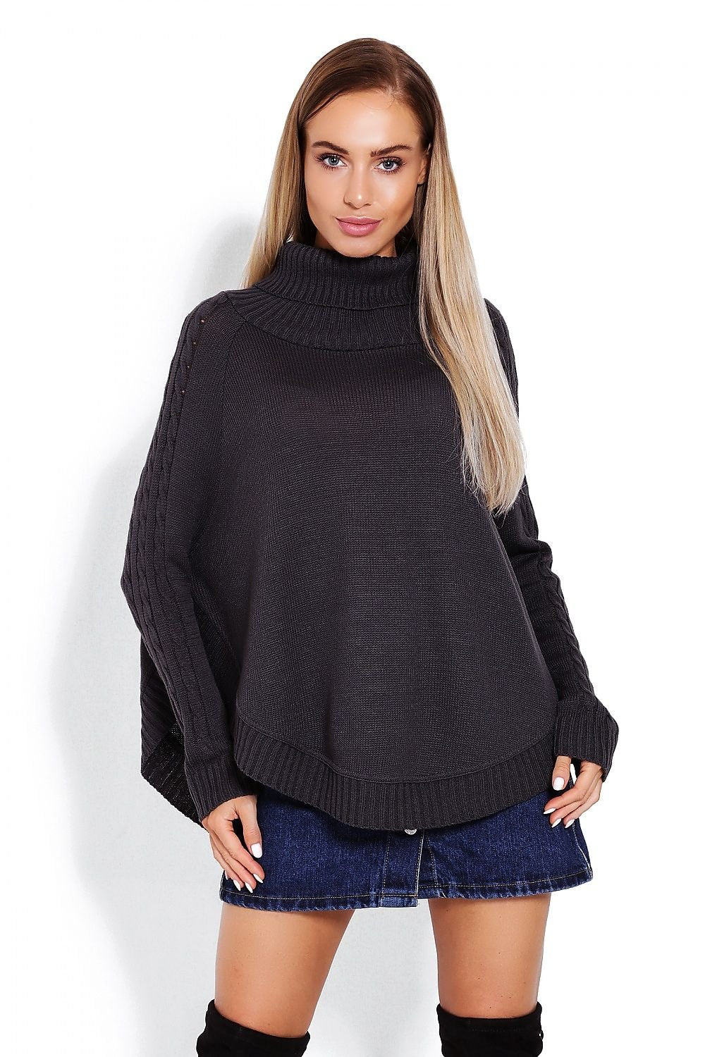 Poncho model 122920