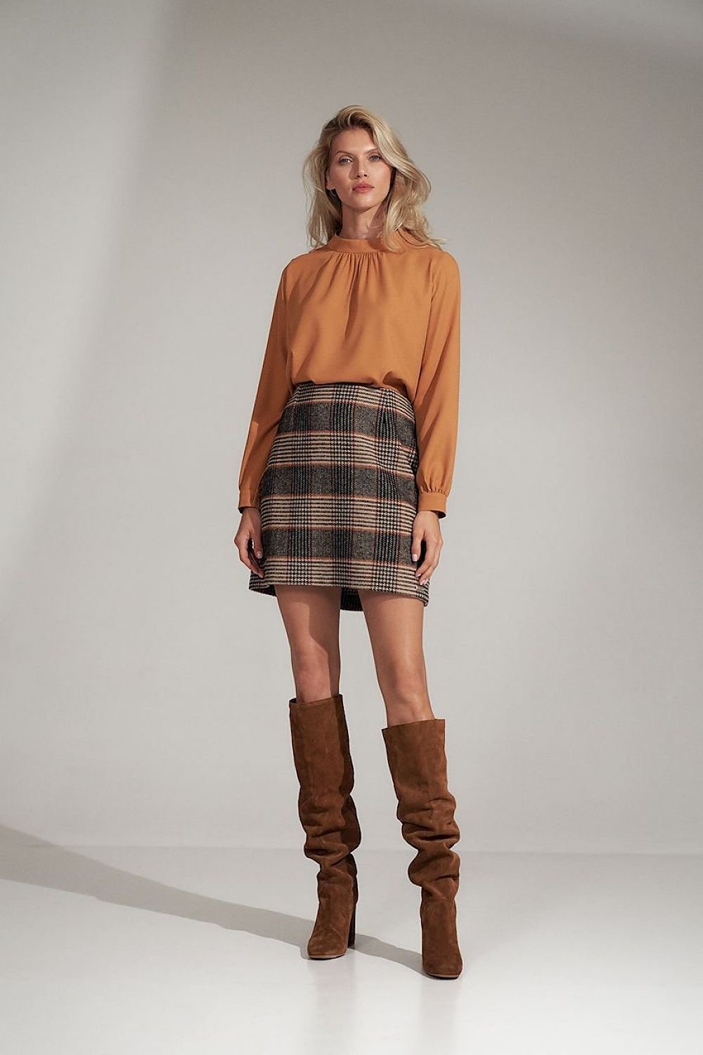 Jupe courte model 150905