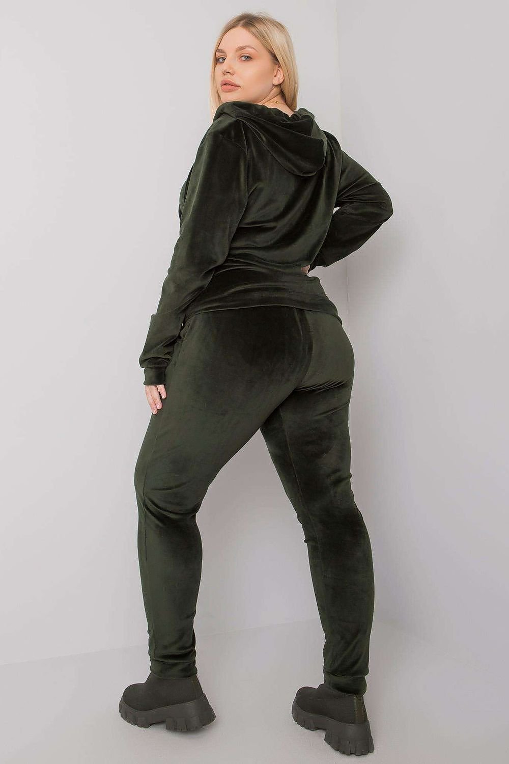 L`ensemble model 171048