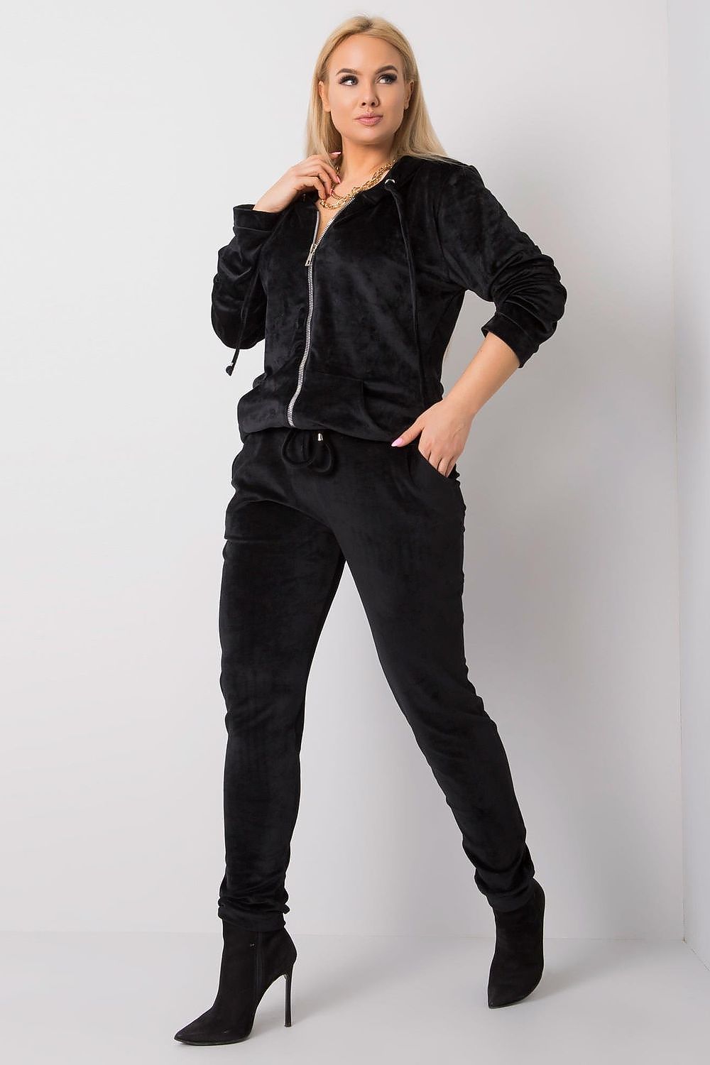 L`ensemble model 171048