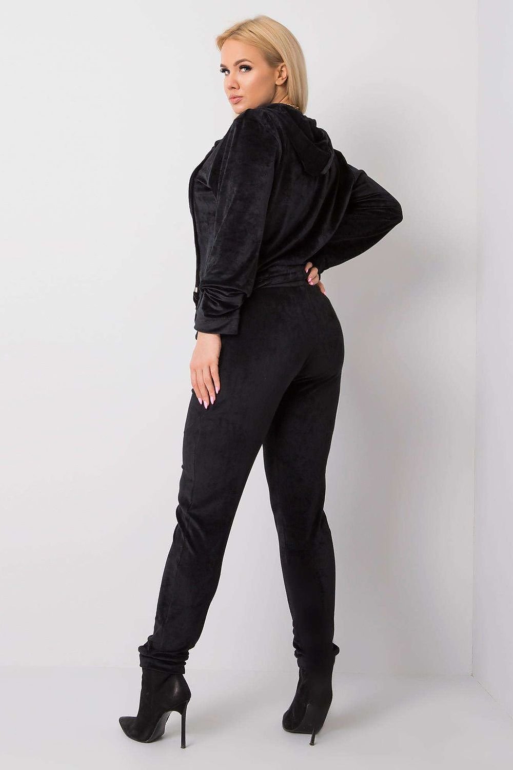 L`ensemble model 171048