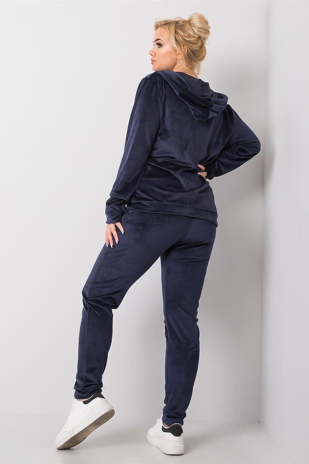 L`ensemble model 171048